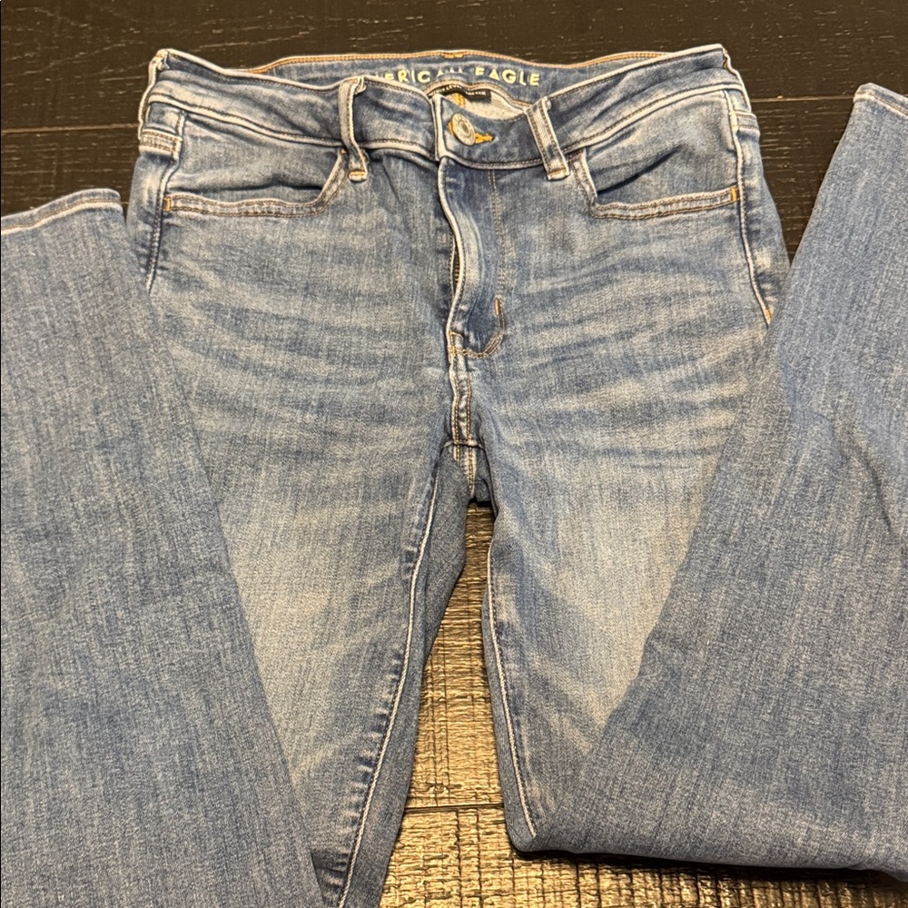 American Eagle Outfitters Women's Light Blue Skinny Jeans size 6 L